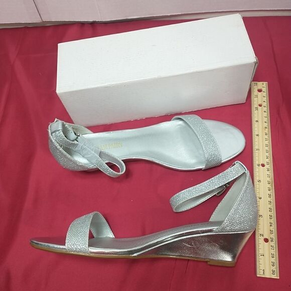 Dream Pairs Womens SZ 11 Ingrid Ankle Strap Low Wedge Silver Sandal - Picture 10 of 11